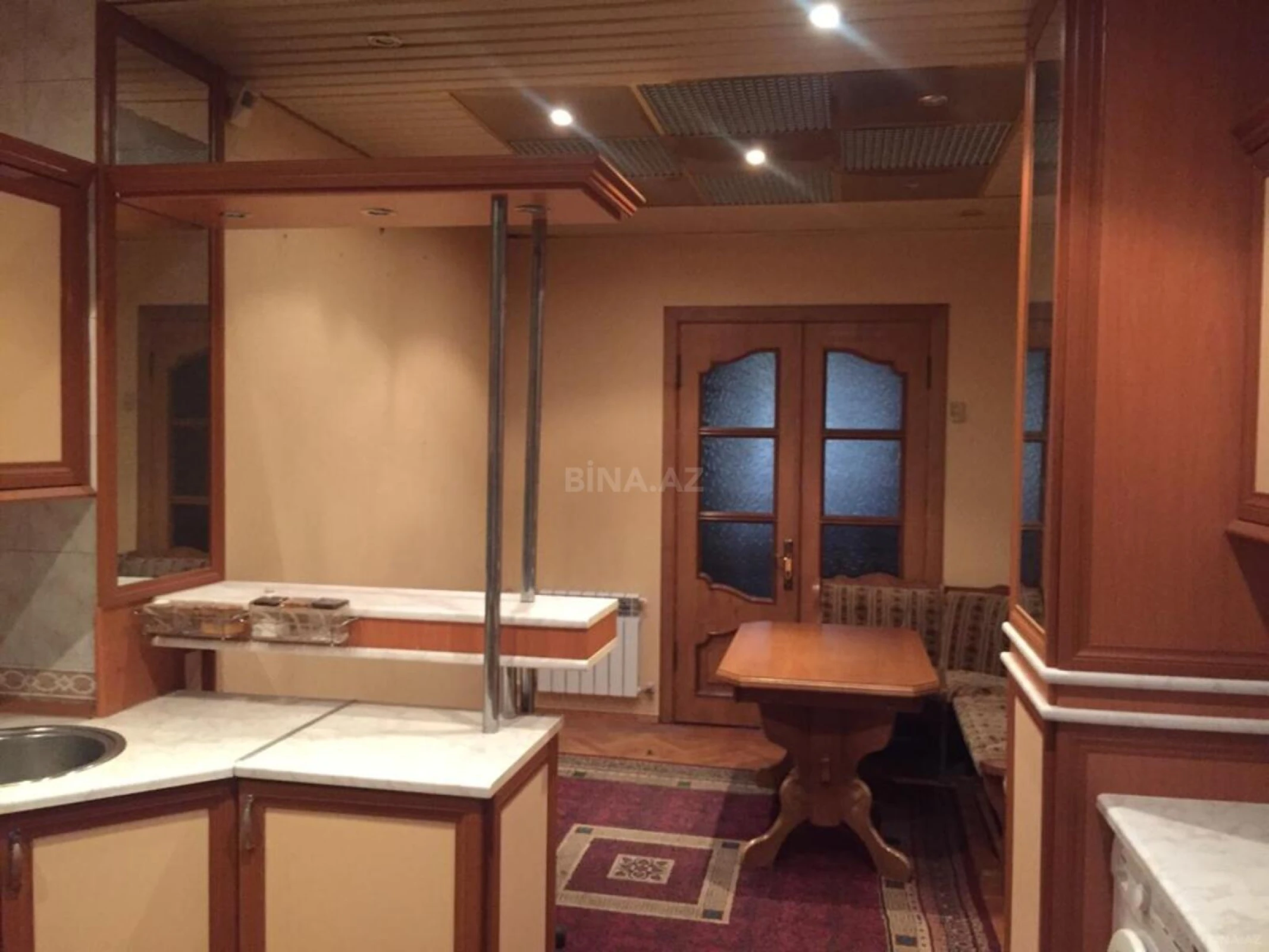 Kirayə verilir 6 otaqlı mənzil 170 m²