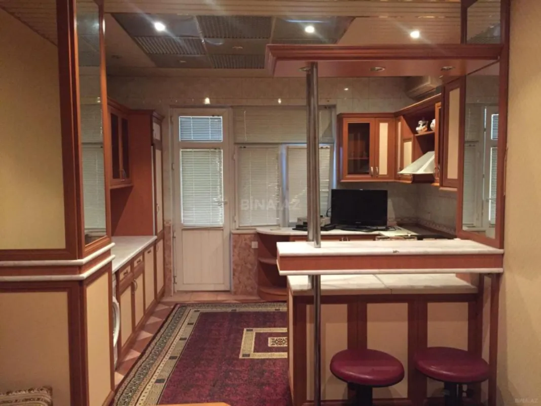 Kirayə verilir 6 otaqlı mənzil 170 m²