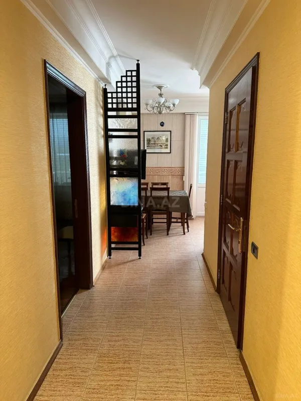 Satılır 6 otaqlı mənzil 205 m²