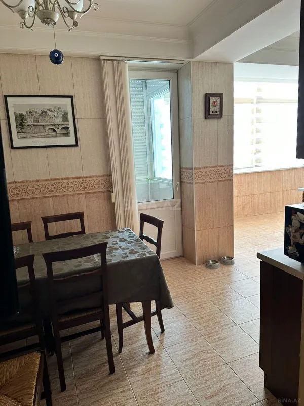 Satılır 6 otaqlı mənzil 205 m²