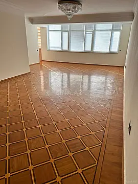 Satılır 6 otaqlı mənzil 205 m²
