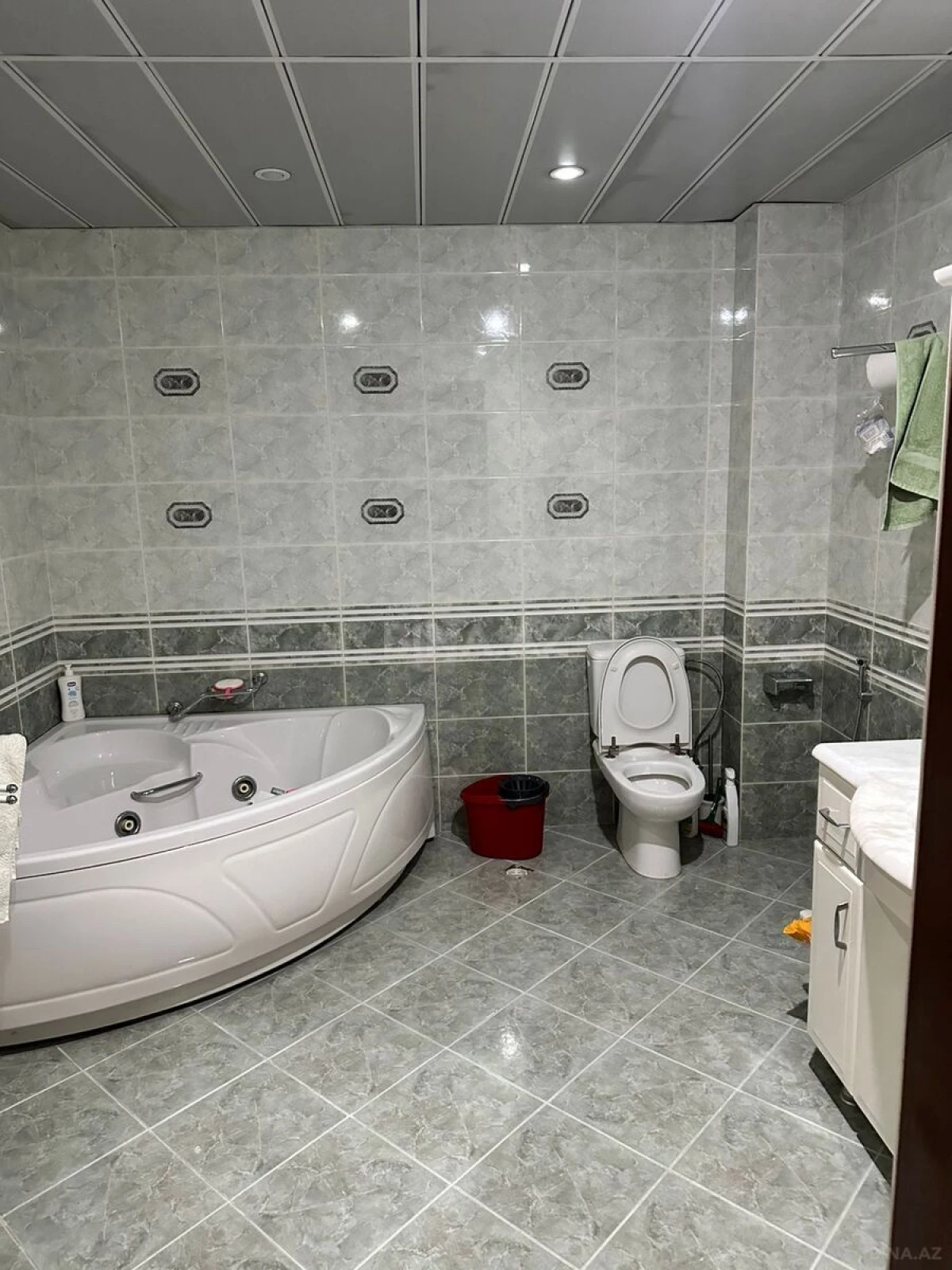 Satılır 6 otaqlı mənzil 205 m²