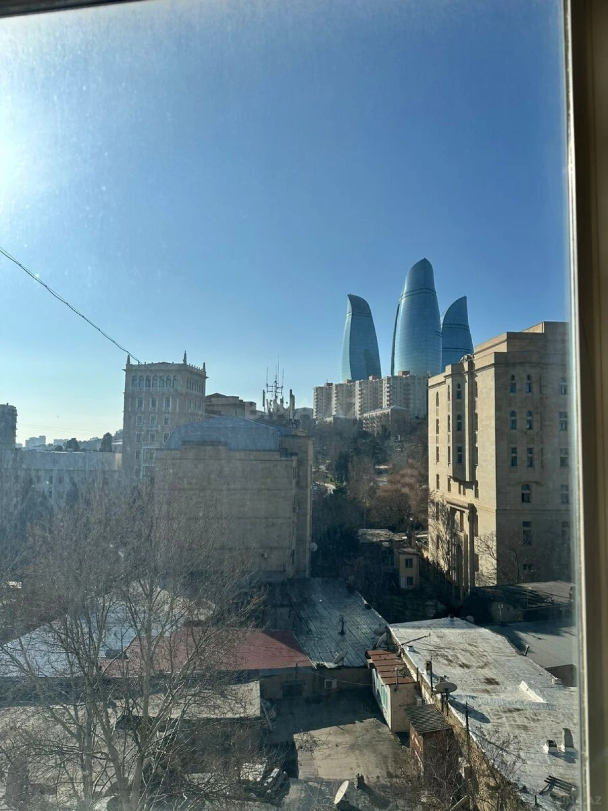 Satılır 6 otaqlı mənzil 205 m²