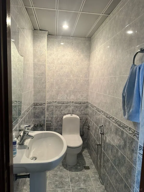 Satılır 6 otaqlı mənzil 205 m²