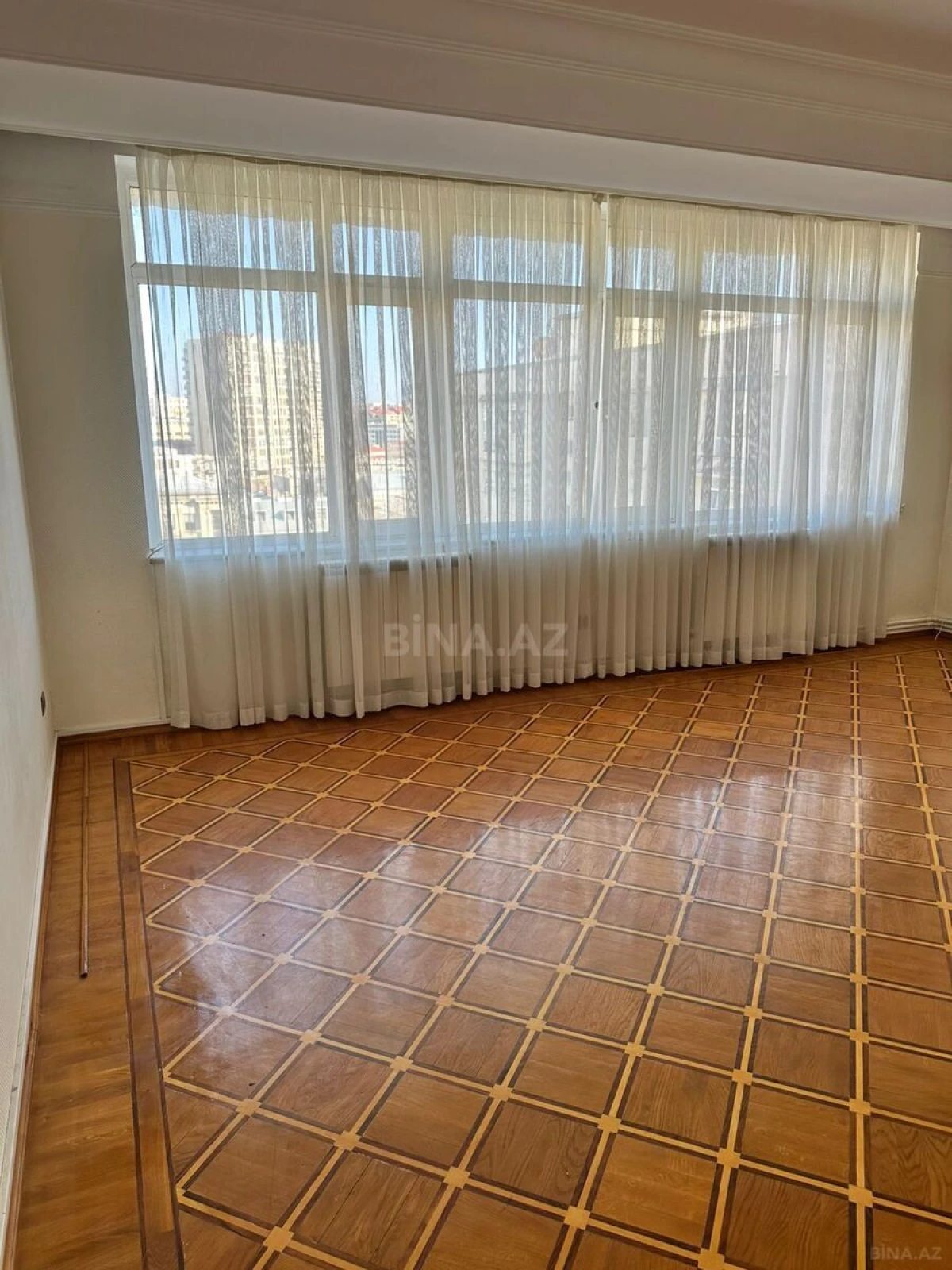 Satılır 6 otaqlı mənzil 205 m²