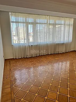 Satılır 6 otaqlı mənzil 205 m²