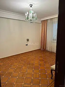Satılır 6 otaqlı mənzil 205 m²