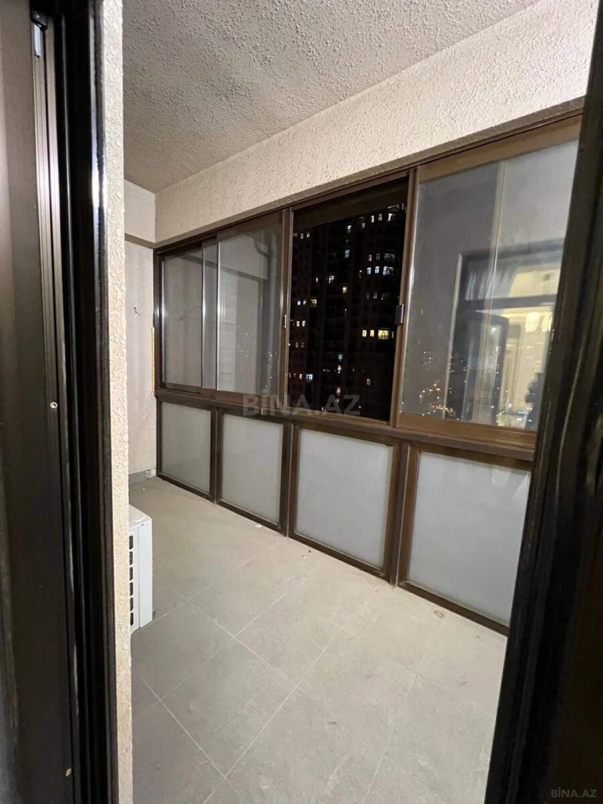 Kirayə verilir 4 otaqlı mənzil 215 m²