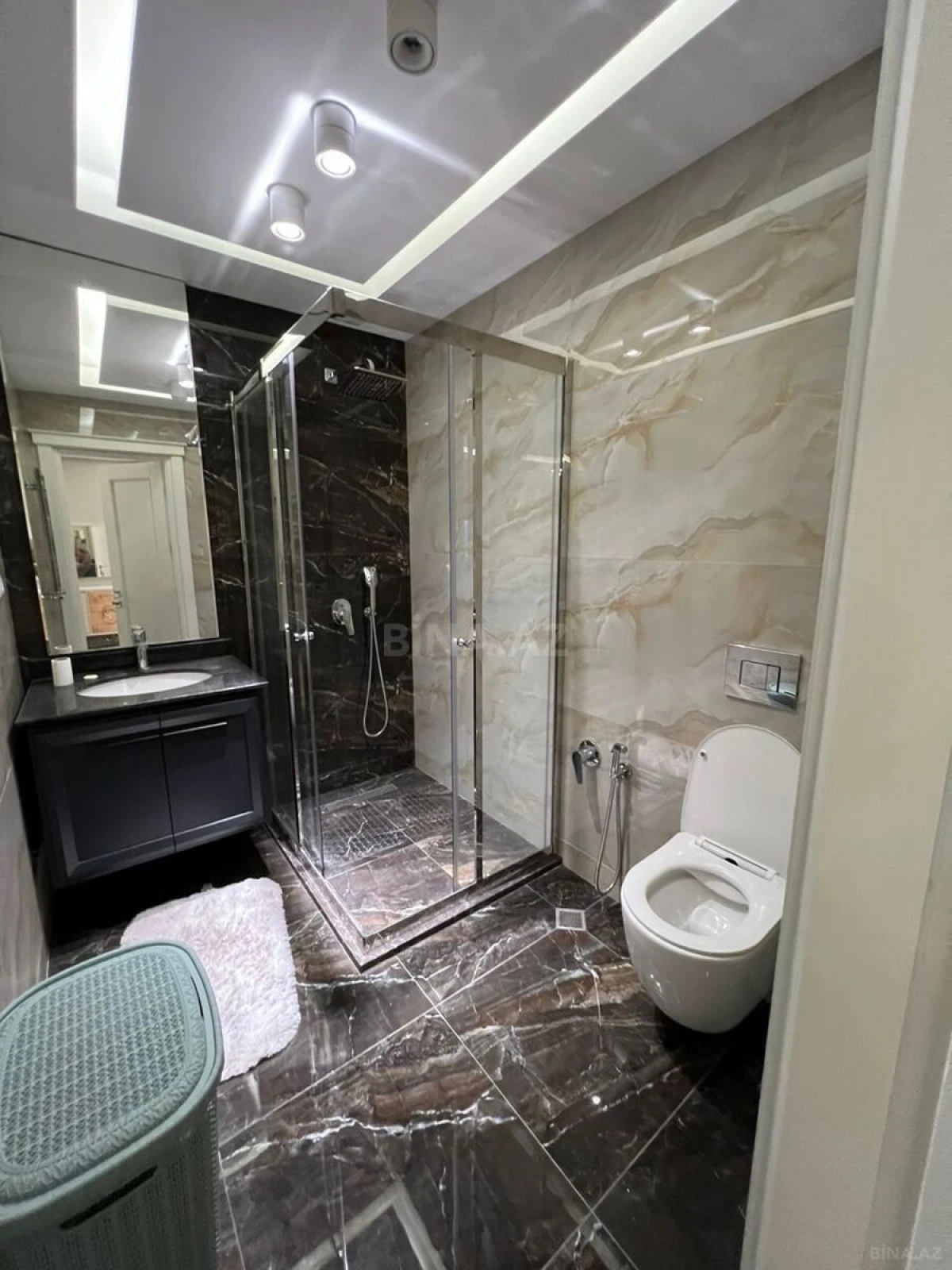 Kirayə verilir 4 otaqlı mənzil 215 m²