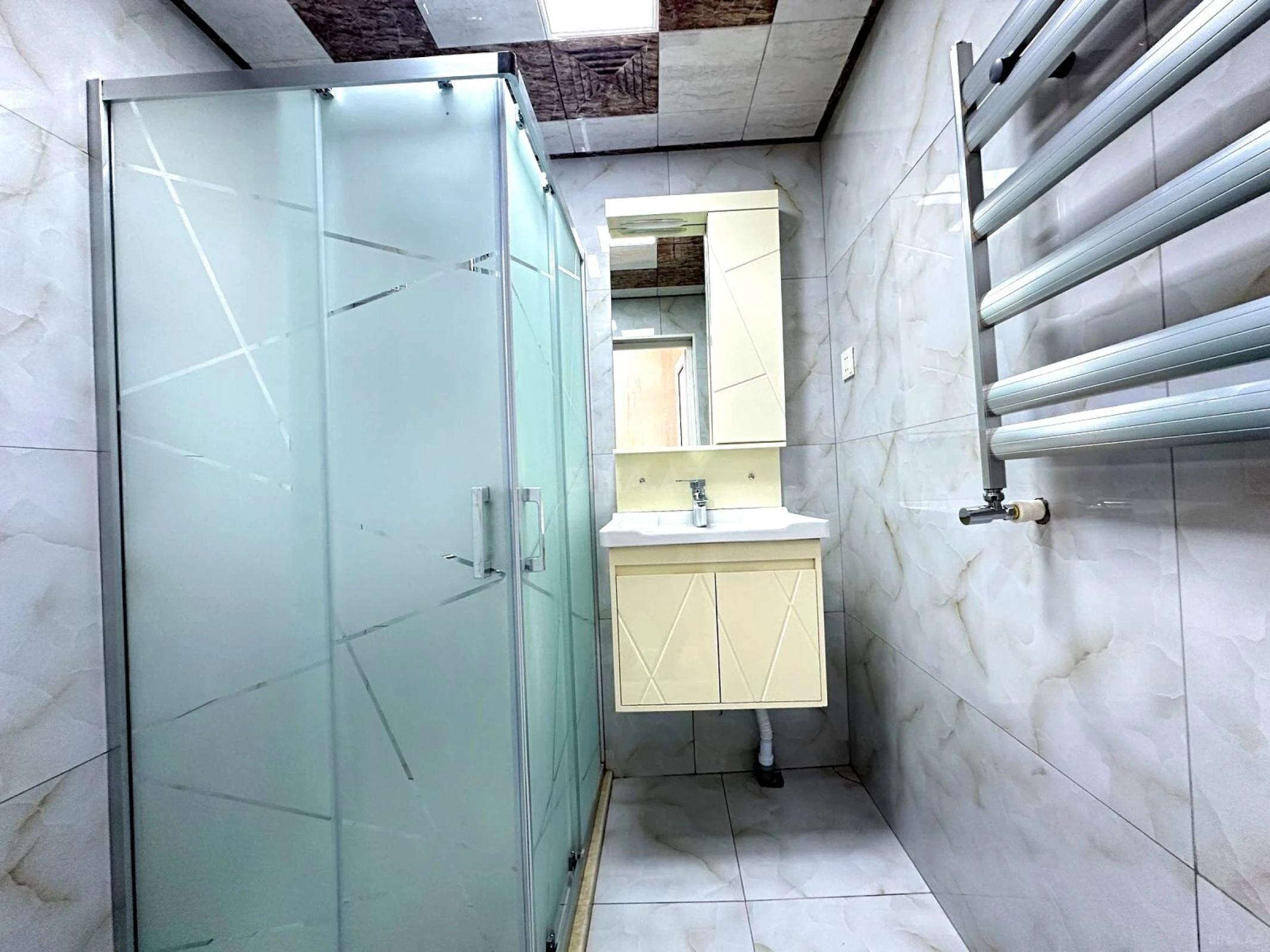 Satılır 4 otaqlı mənzil 100 m²