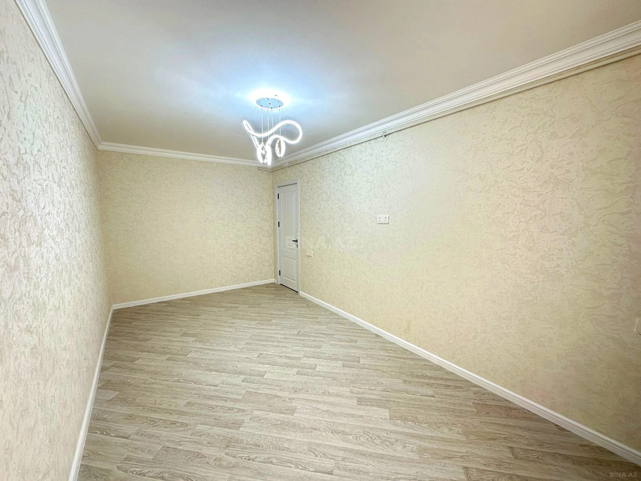 Satılır 4 otaqlı mənzil 100 m²