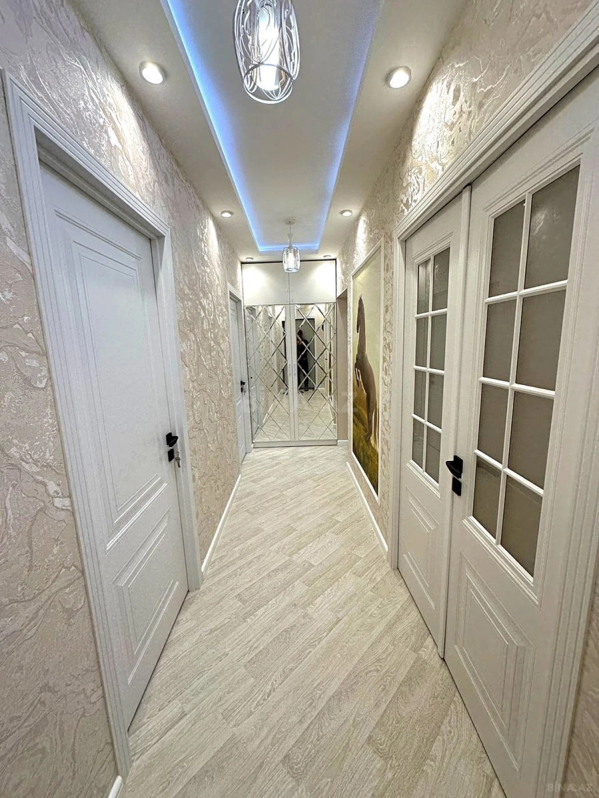 Satılır 4 otaqlı mənzil 100 m²