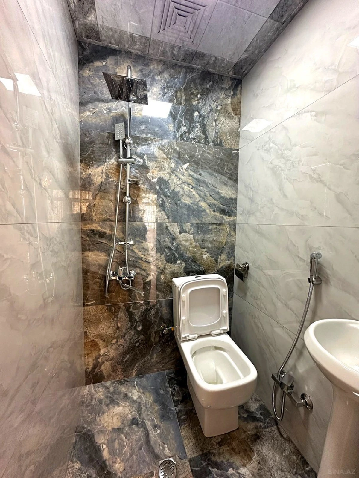 Satılır 4 otaqlı mənzil 100 m²