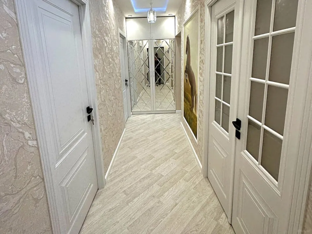 Satılır 4 otaqlı mənzil 100 m²