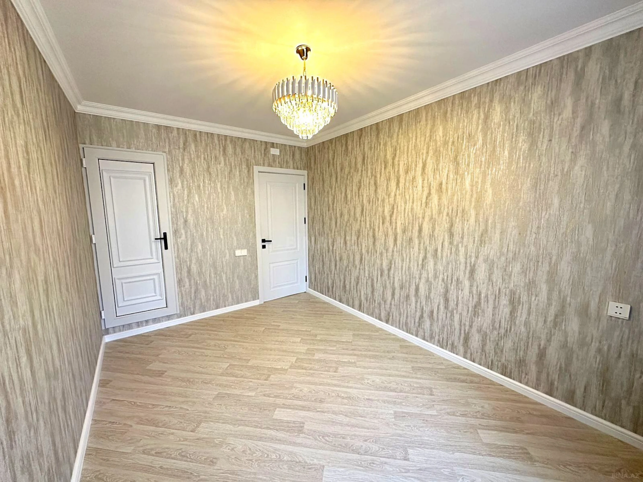 Satılır 4 otaqlı mənzil 100 m²