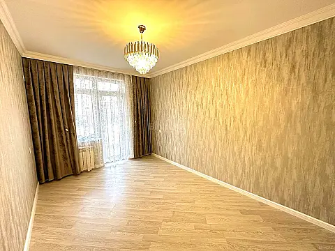 Satılır 4 otaqlı mənzil 100 m²