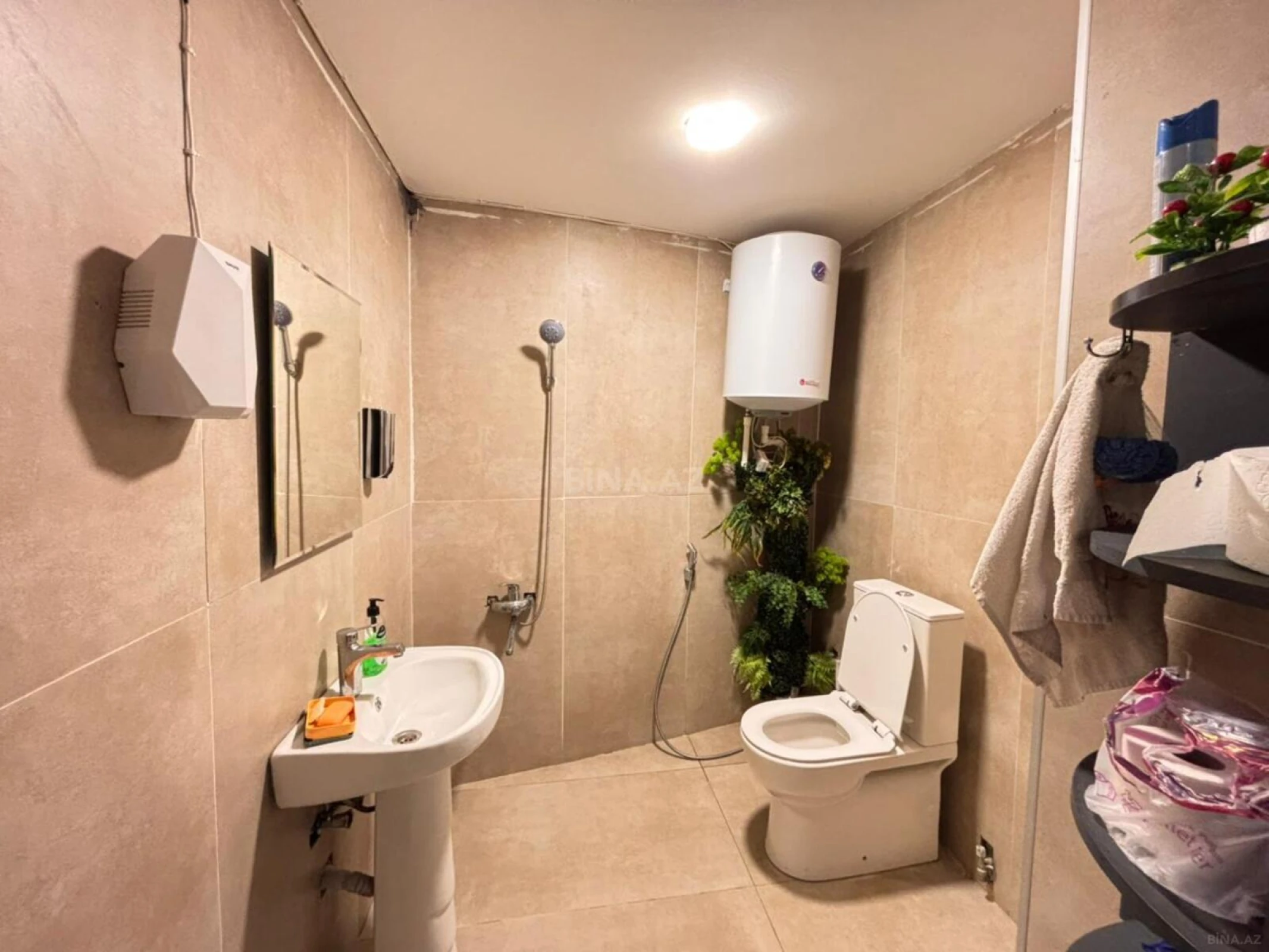 Satılır obyekt 240 m²