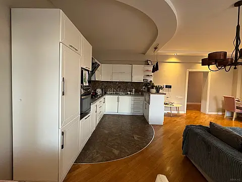 Satılır 2 otaqlı mənzil 100 m²