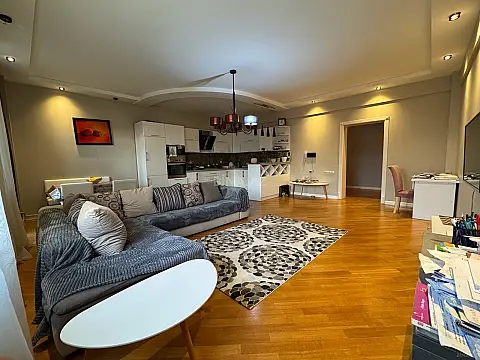 Satılır 2 otaqlı mənzil 100 m²