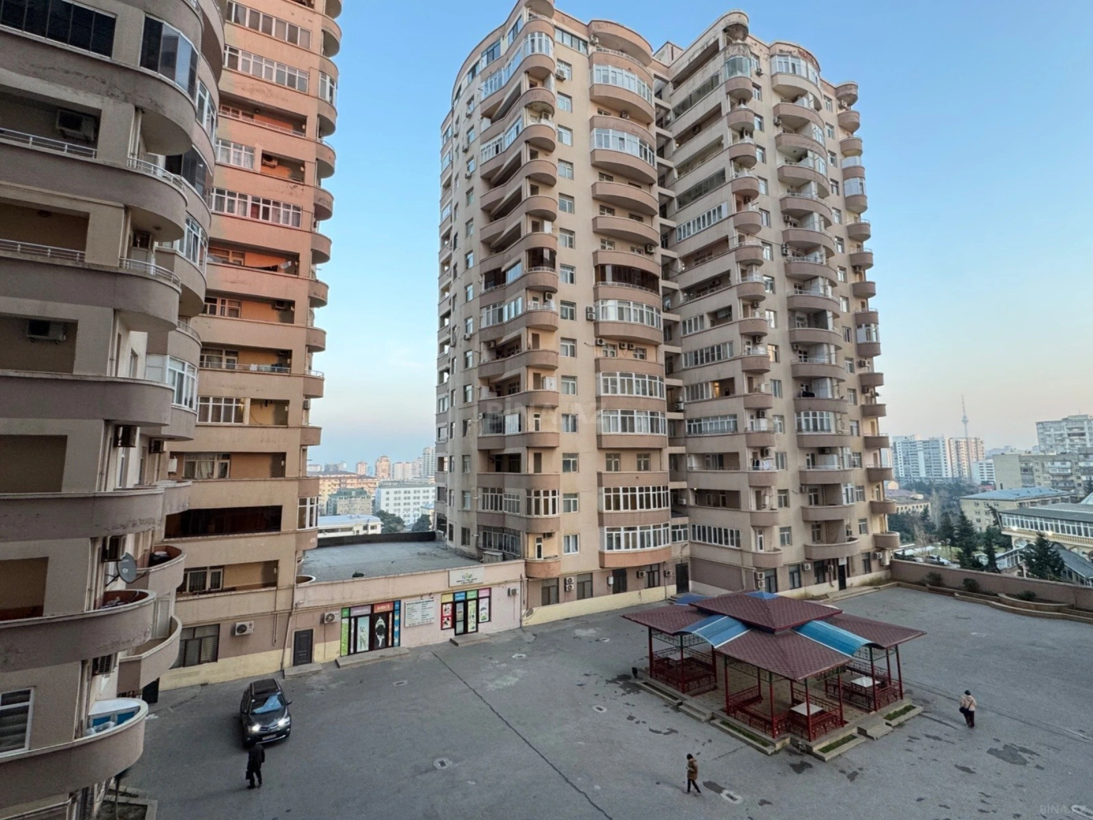 Satılır 2 otaqlı mənzil 100 m²