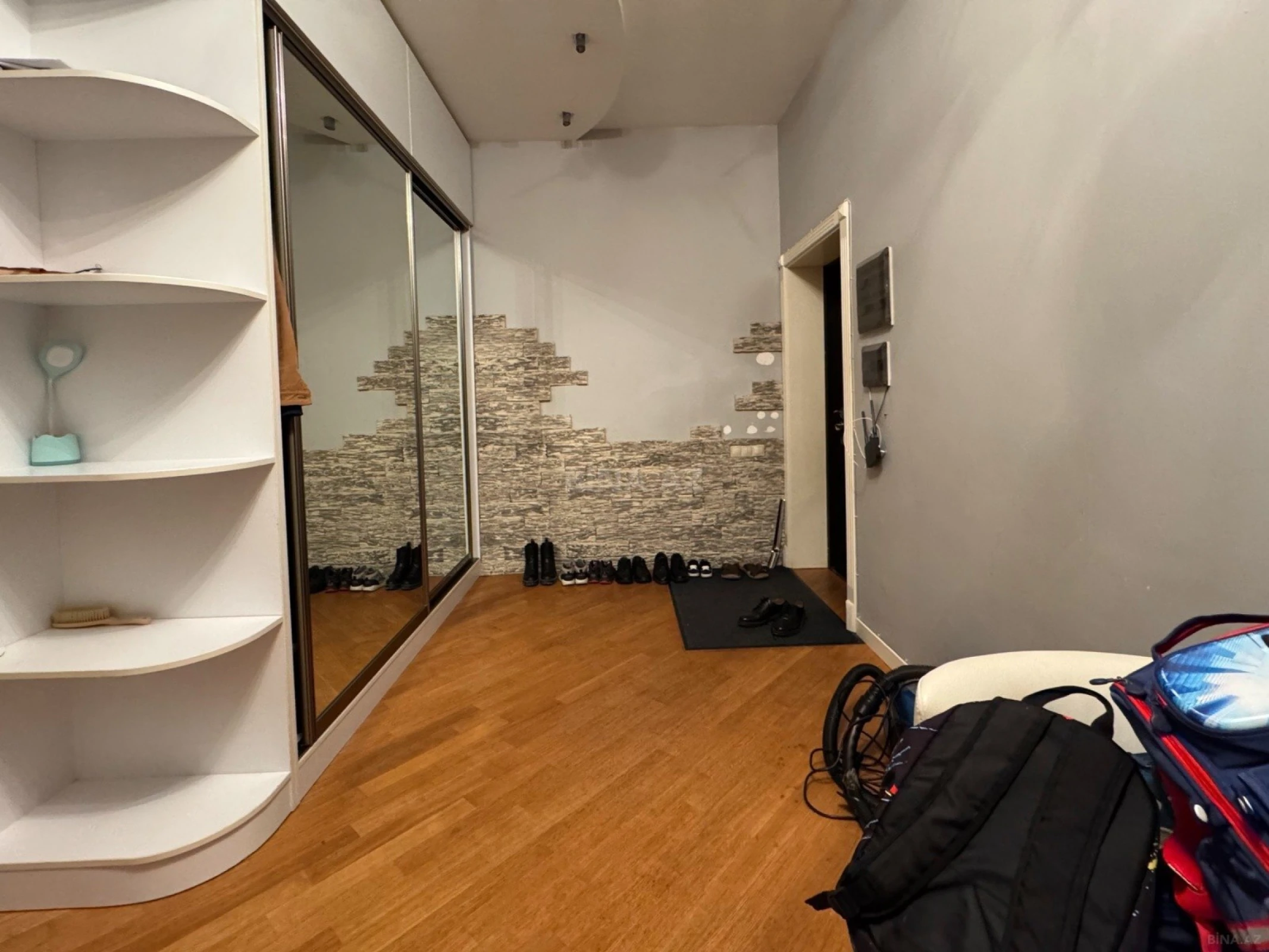 Satılır 2 otaqlı mənzil 100 m²