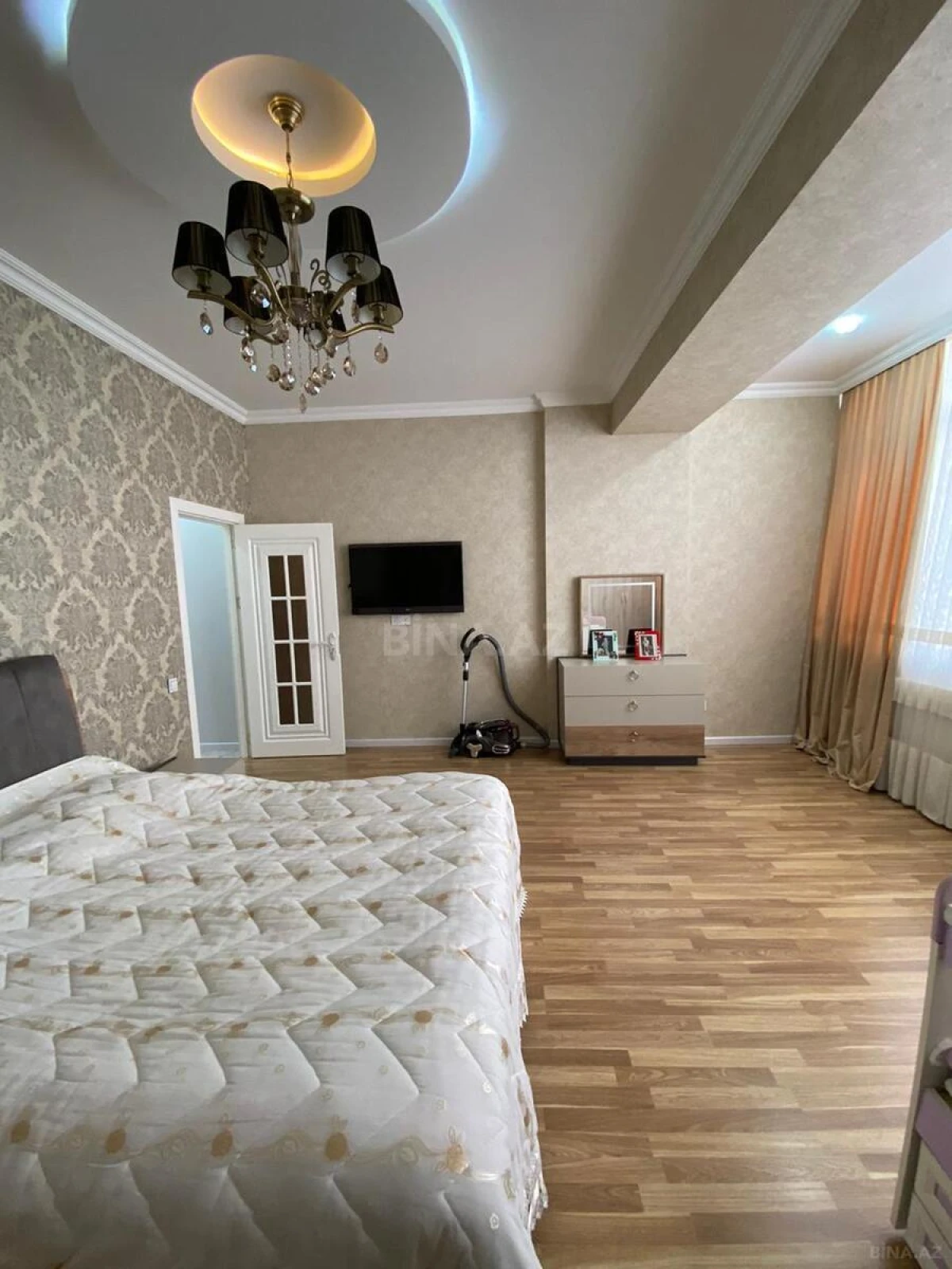 Satılır 3 otaqlı mənzil 146 m²