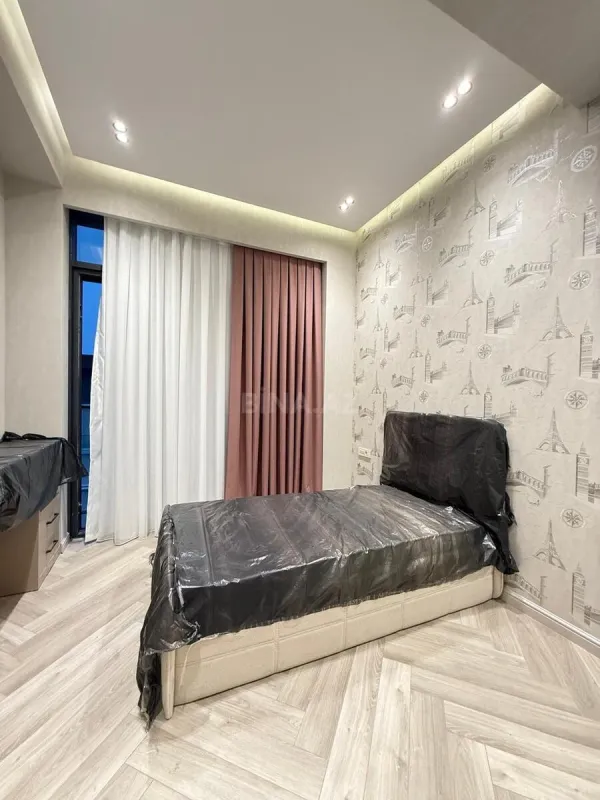 Satılır 3 otaqlı mənzil 119 m²