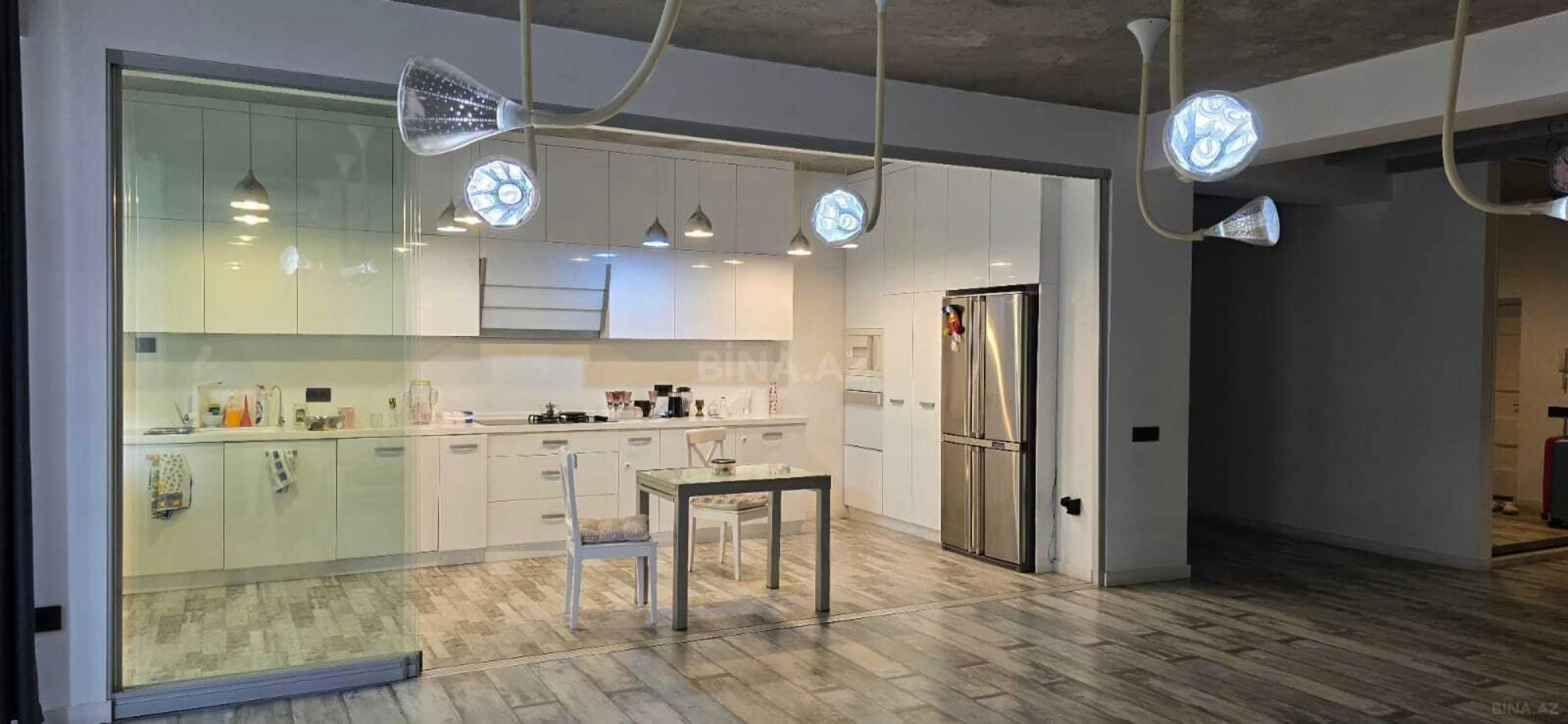 Kirayə verilir 3 otaqlı mənzil 140 m²