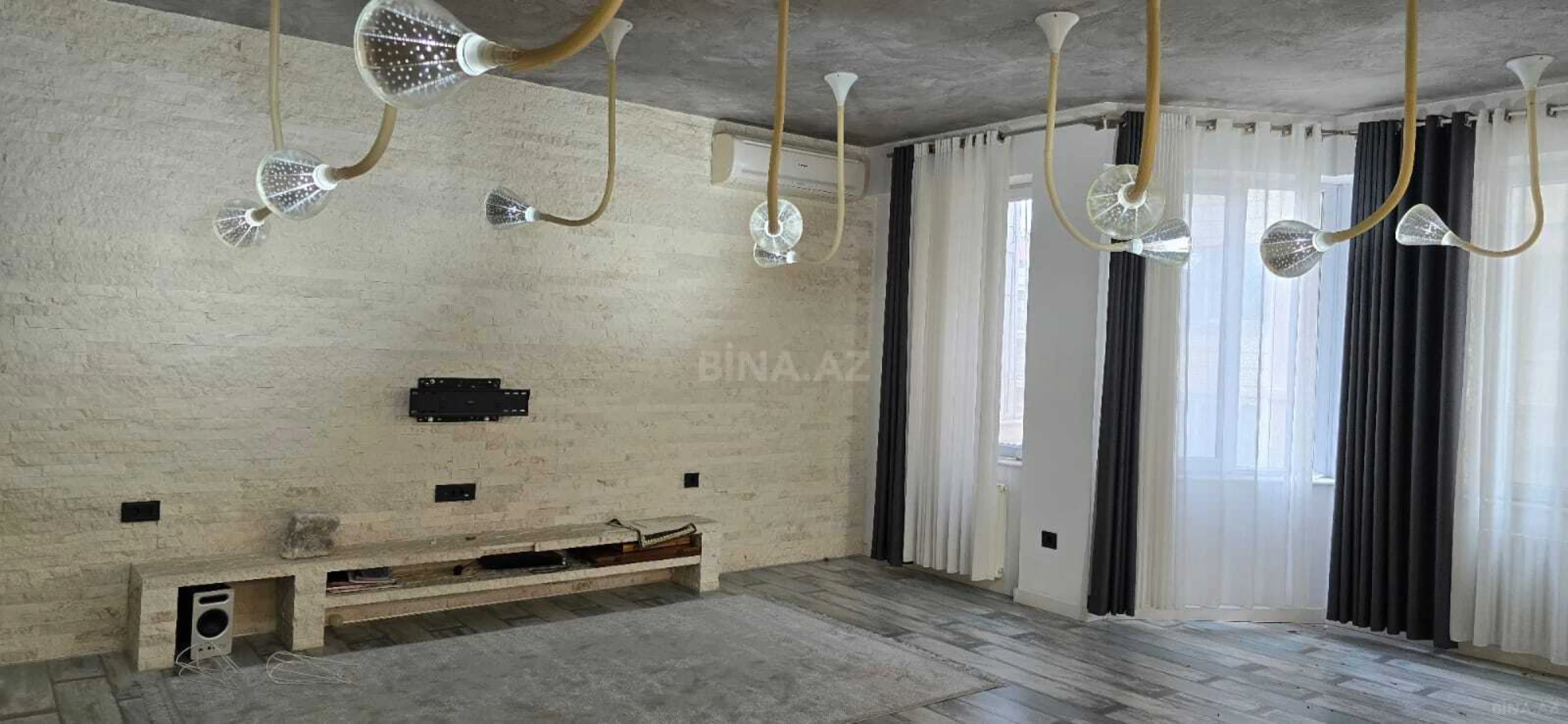 Kirayə verilir 3 otaqlı mənzil 140 m²