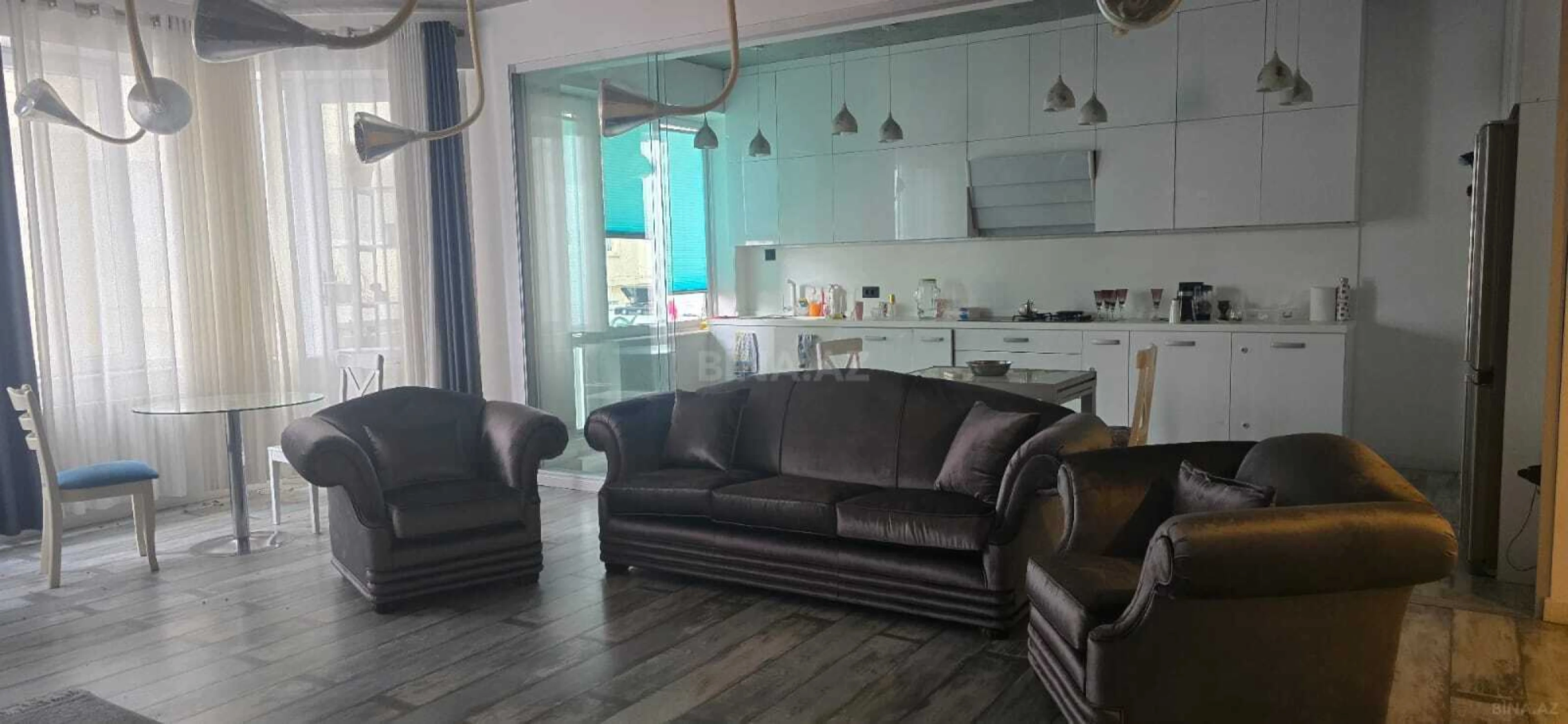 Kirayə verilir 3 otaqlı mənzil 140 m²