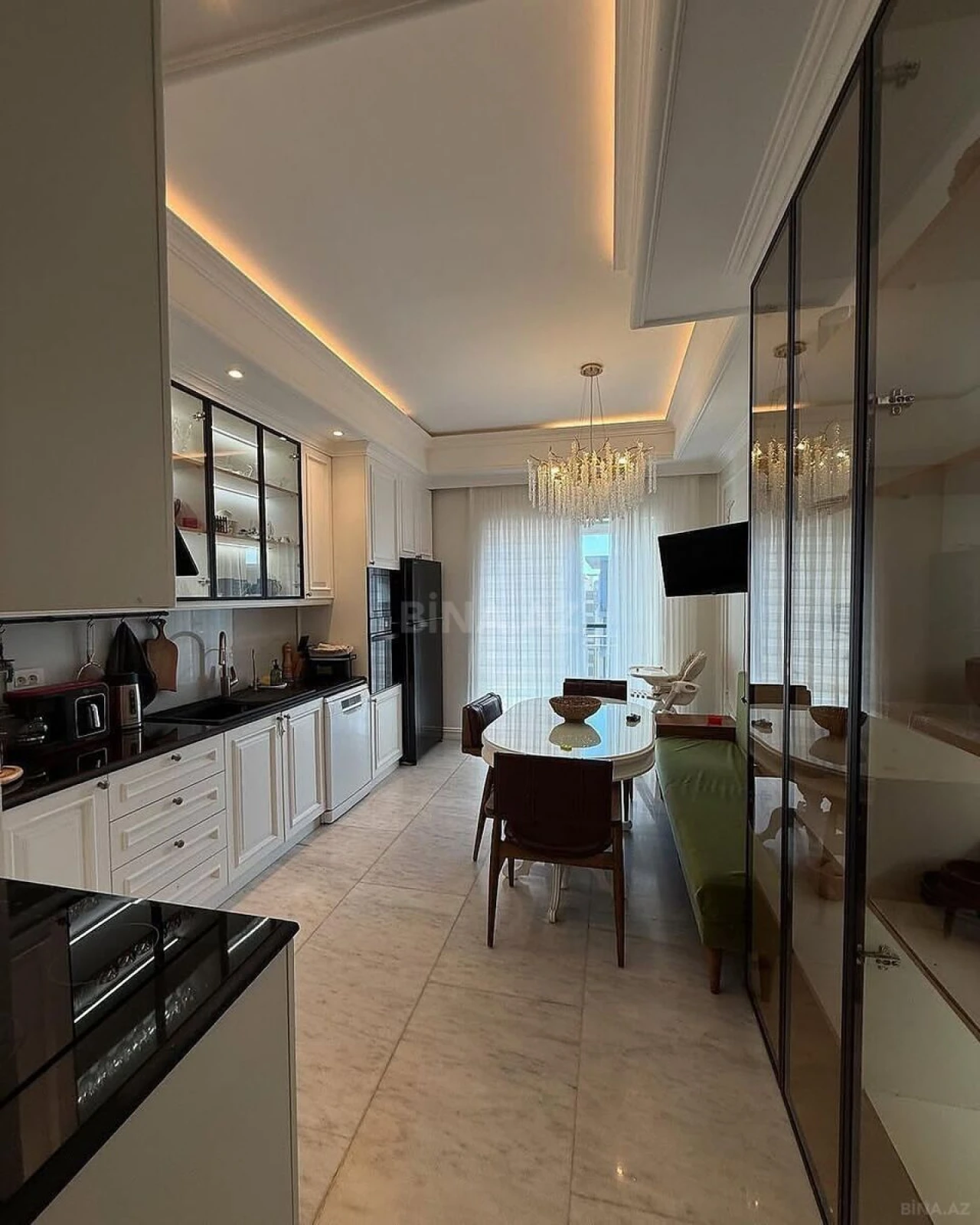 Satılır 3 otaqlı mənzil 145 m²