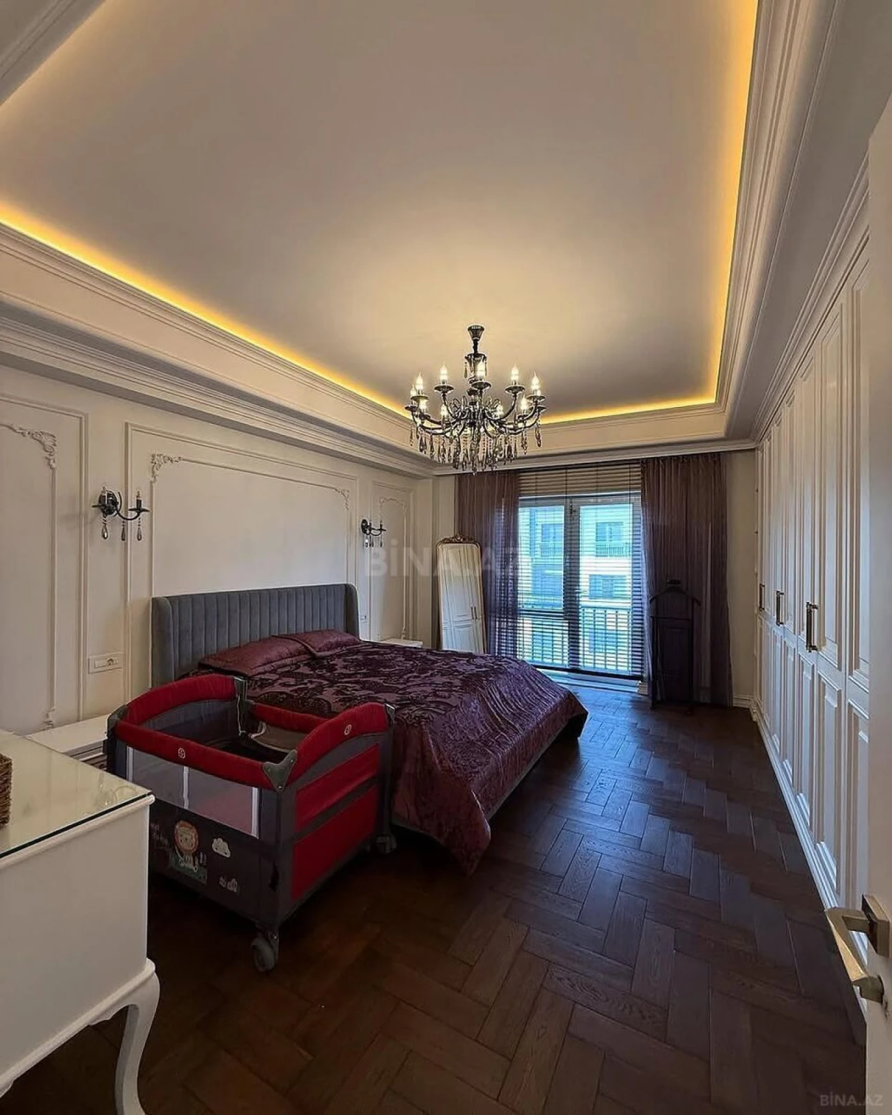 Satılır 3 otaqlı mənzil 145 m²