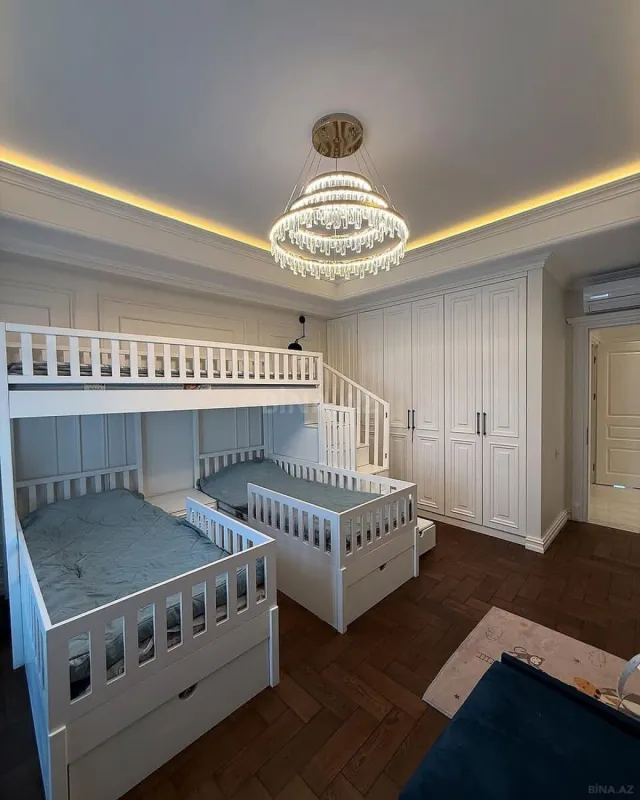 Satılır 3 otaqlı mənzil 145 m²