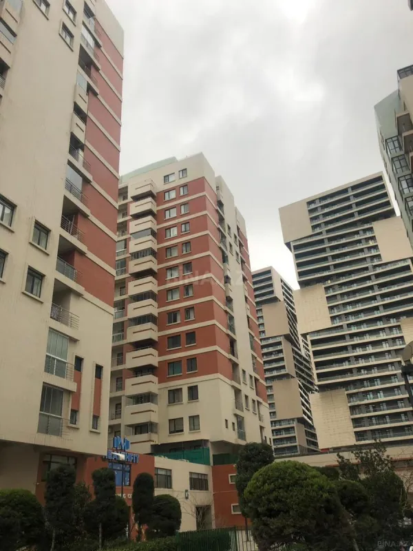 Kirayə verilir 3 otaqlı mənzil 155 m²