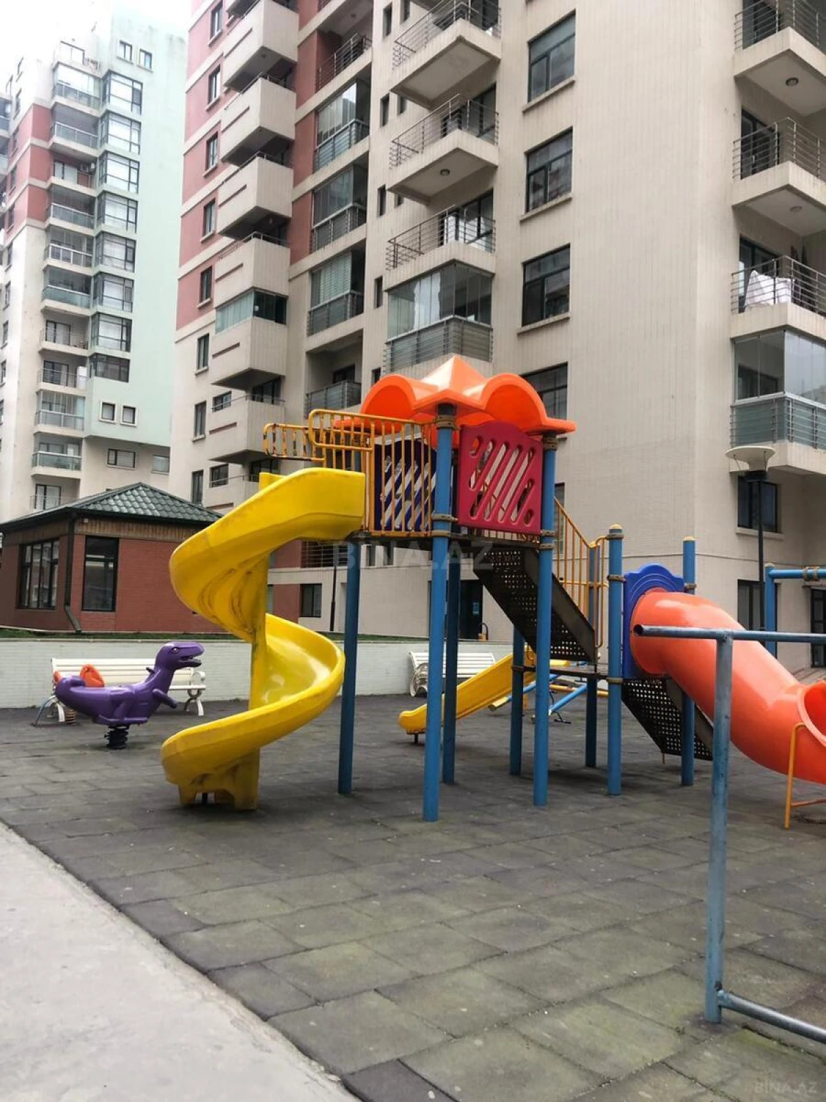 Kirayə verilir 3 otaqlı mənzil 155 m²