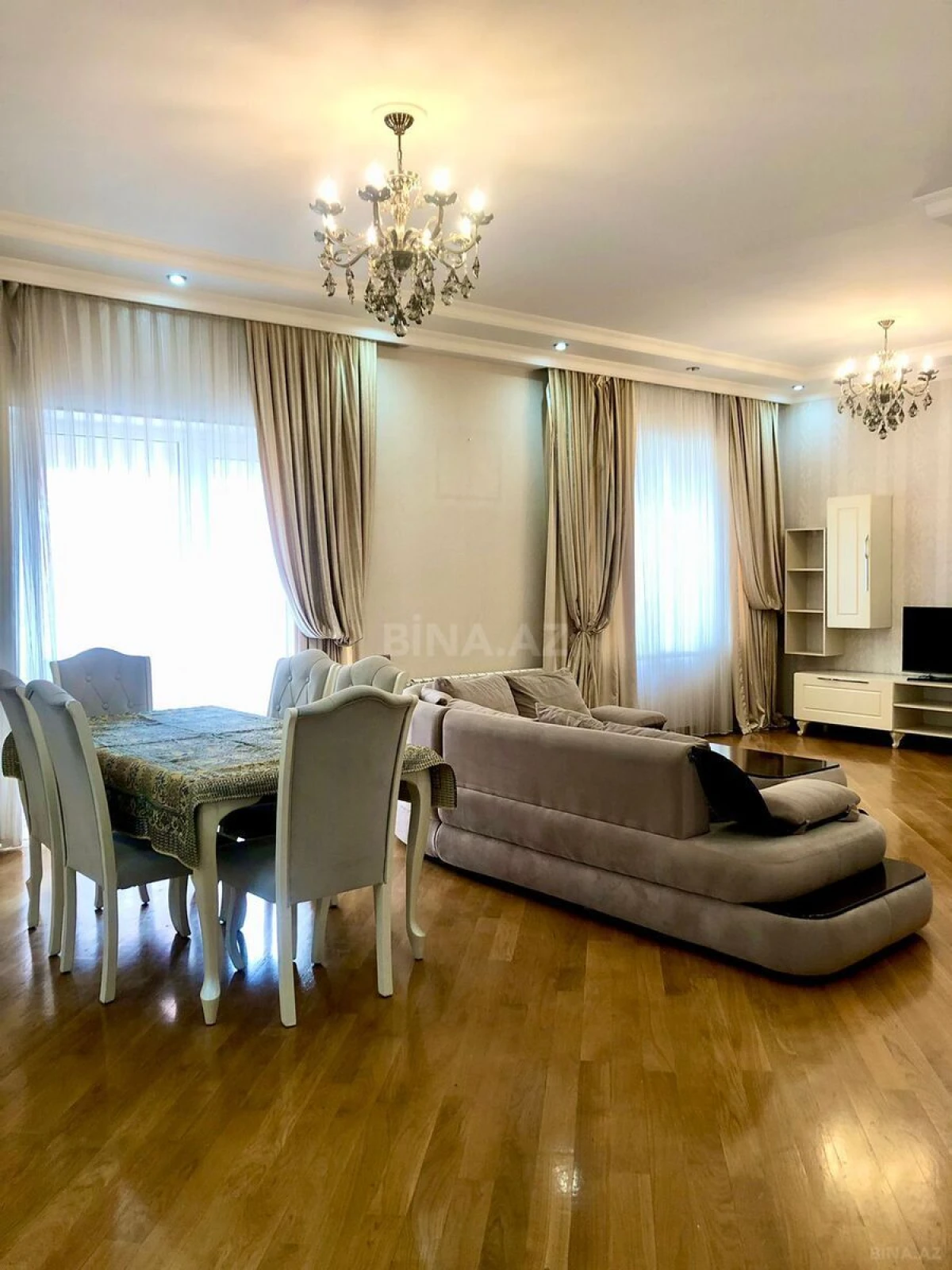 Kirayə verilir 3 otaqlı mənzil 155 m²