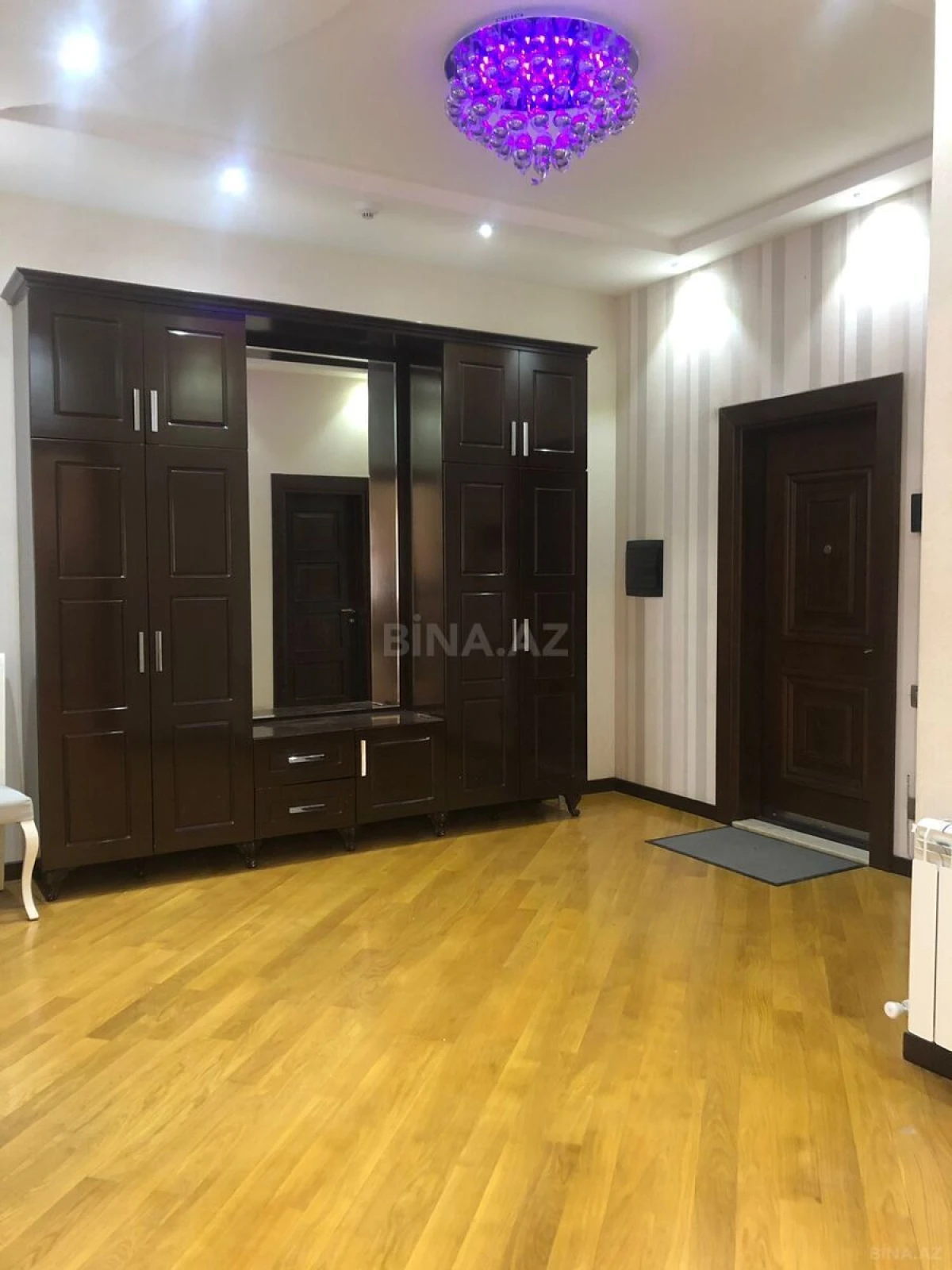 Kirayə verilir 3 otaqlı mənzil 155 m²