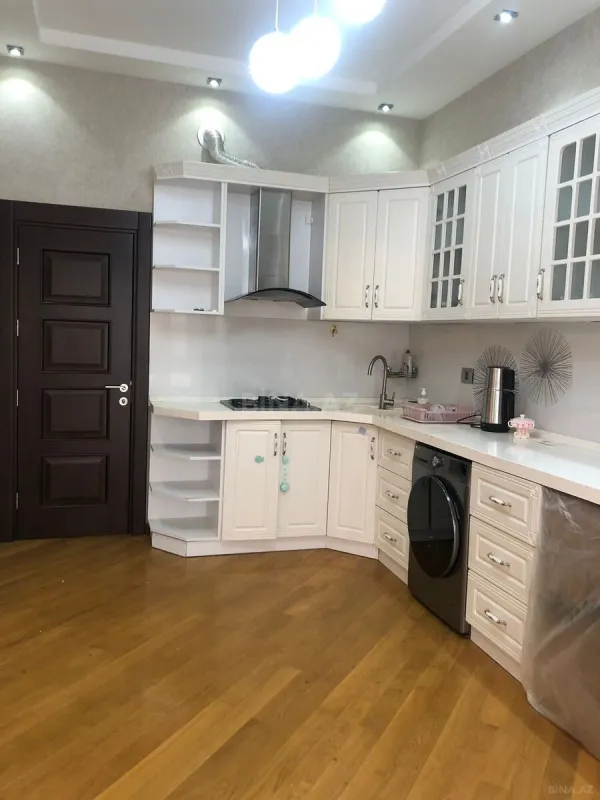 Kirayə verilir 3 otaqlı mənzil 155 m²