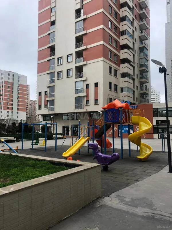 Kirayə verilir 3 otaqlı mənzil 155 m²