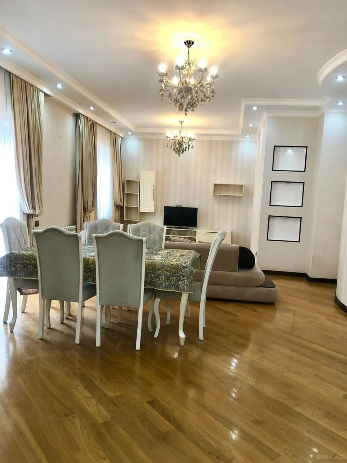 Kirayə verilir 3 otaqlı mənzil 155 m²