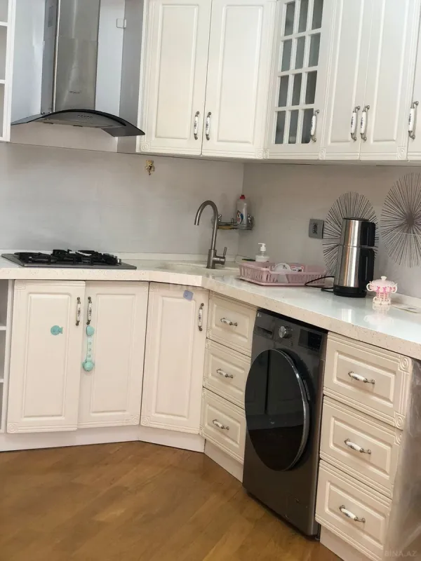 Kirayə verilir 3 otaqlı mənzil 155 m²