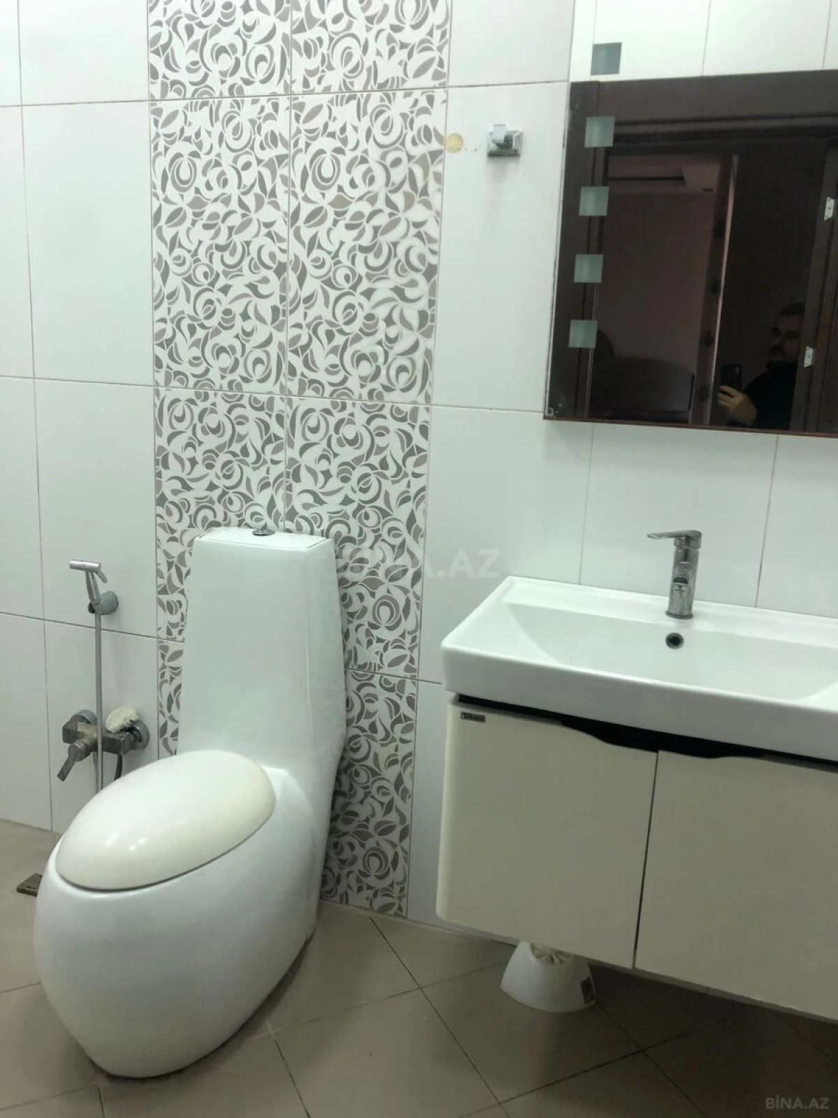 Kirayə verilir 3 otaqlı mənzil 155 m²