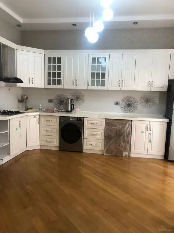 Kirayə verilir 3 otaqlı mənzil 155 m²