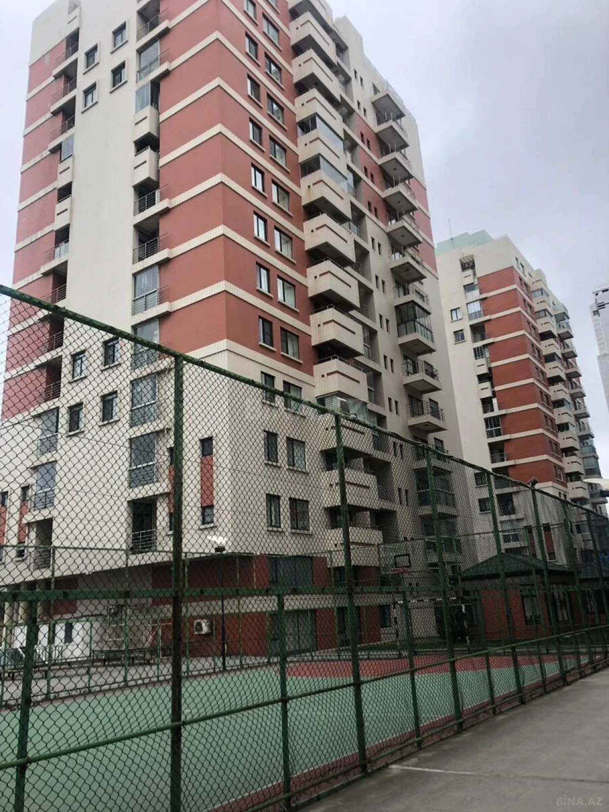 Kirayə verilir 3 otaqlı mənzil 155 m²