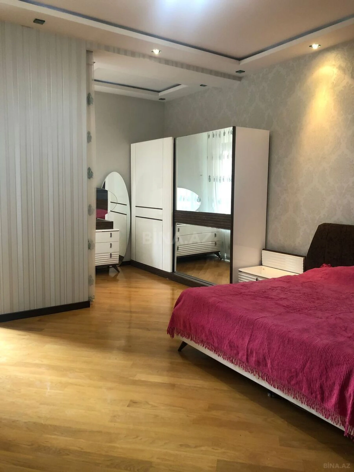 Kirayə verilir 3 otaqlı mənzil 155 m²