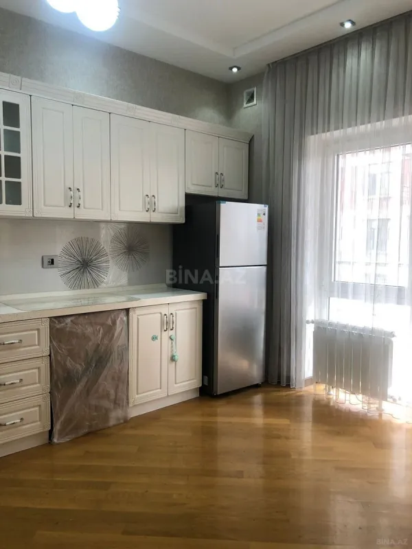 Kirayə verilir 3 otaqlı mənzil 155 m²
