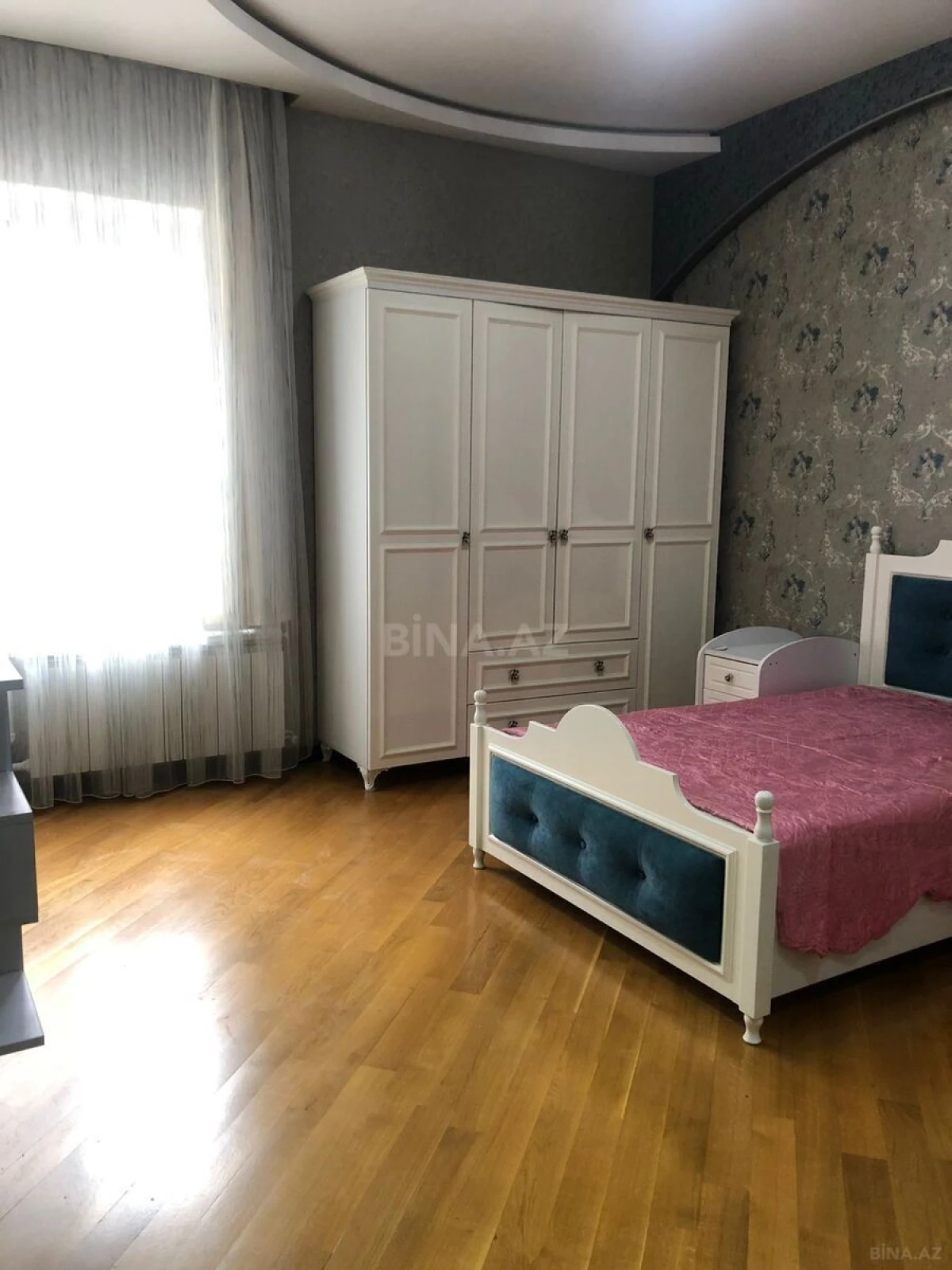 Kirayə verilir 3 otaqlı mənzil 155 m²