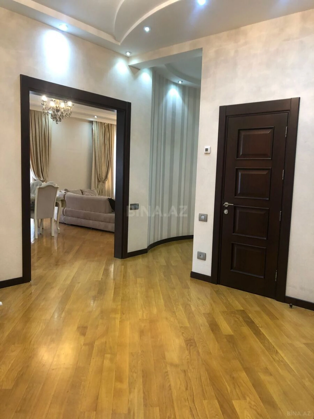 Kirayə verilir 3 otaqlı mənzil 155 m²