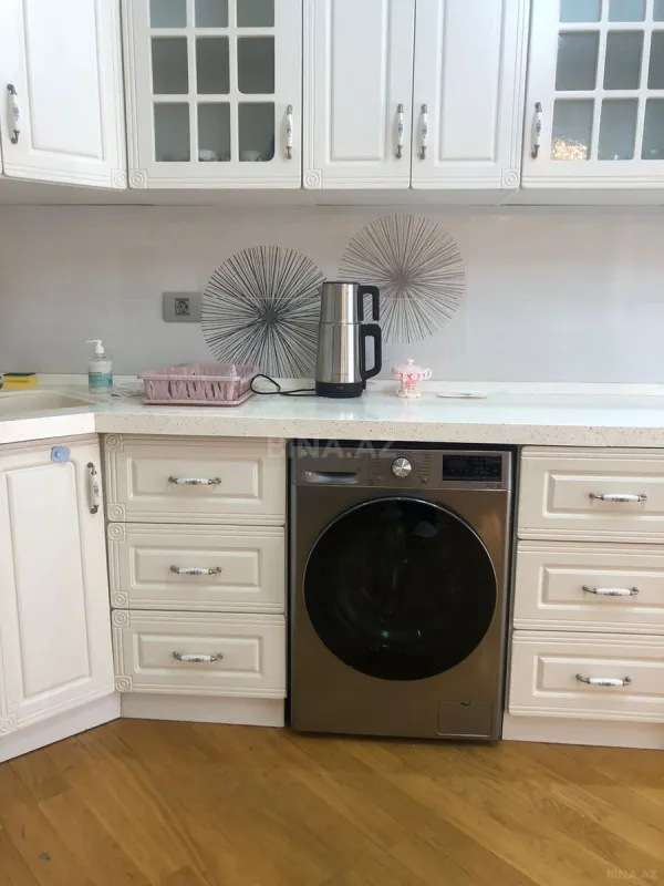 Kirayə verilir 3 otaqlı mənzil 155 m²