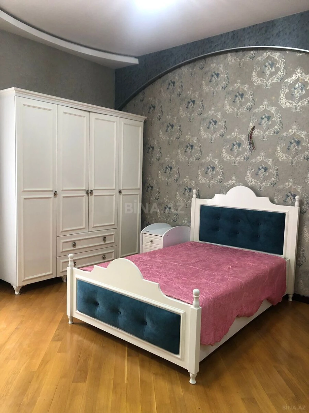 Kirayə verilir 3 otaqlı mənzil 155 m²